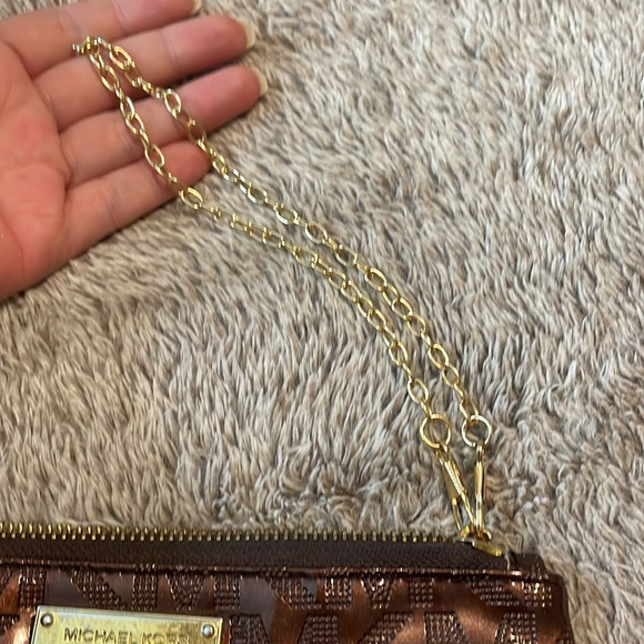 Authentic Michael Kors Clutch 👜 - Picture 2 of 7